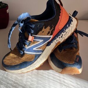 New Balance fresh foam Vibram Sneakers EUC size 5.5 w